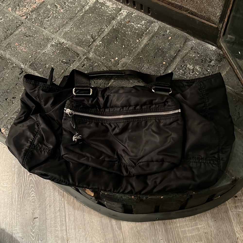 Adorable Lacoste zipper tote
